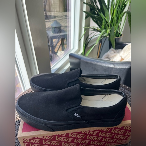 Vans Shoes - VANS CLASSIC SLIP ON SNEAKERS IN ALL BLACK 10.5